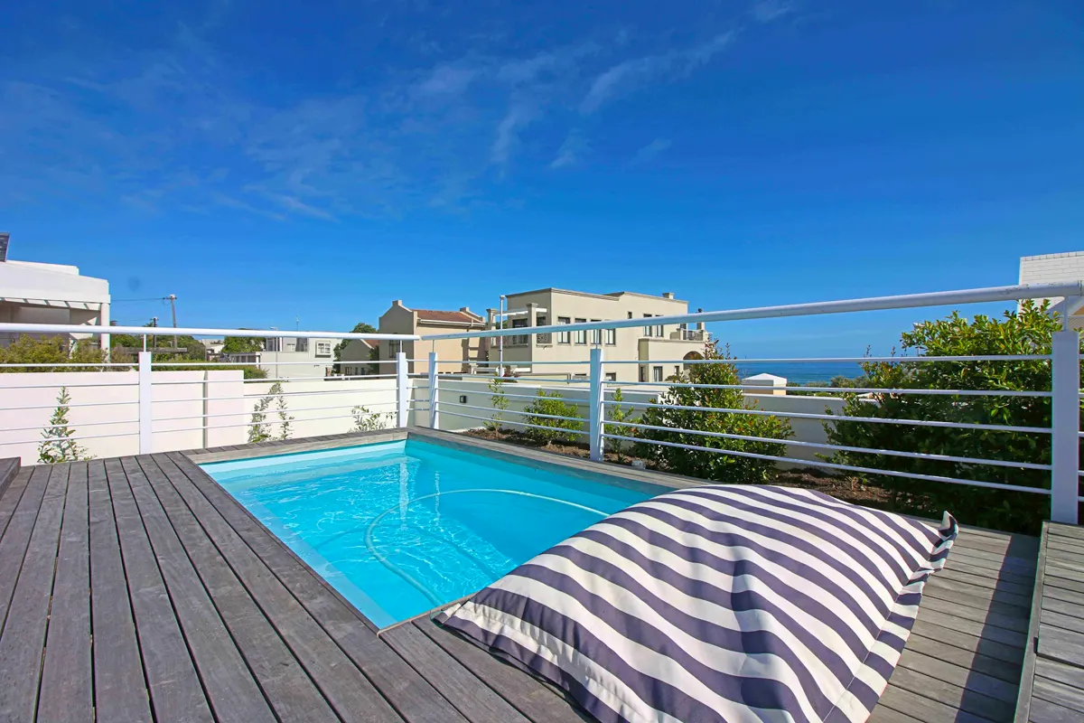 Private pool on the front deck