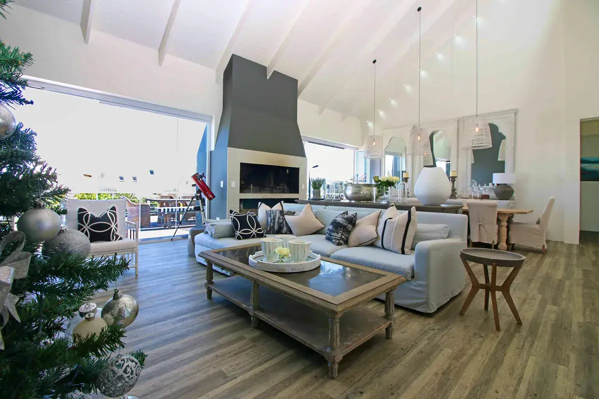 Voëlklip Villa interior lounge with ocean views