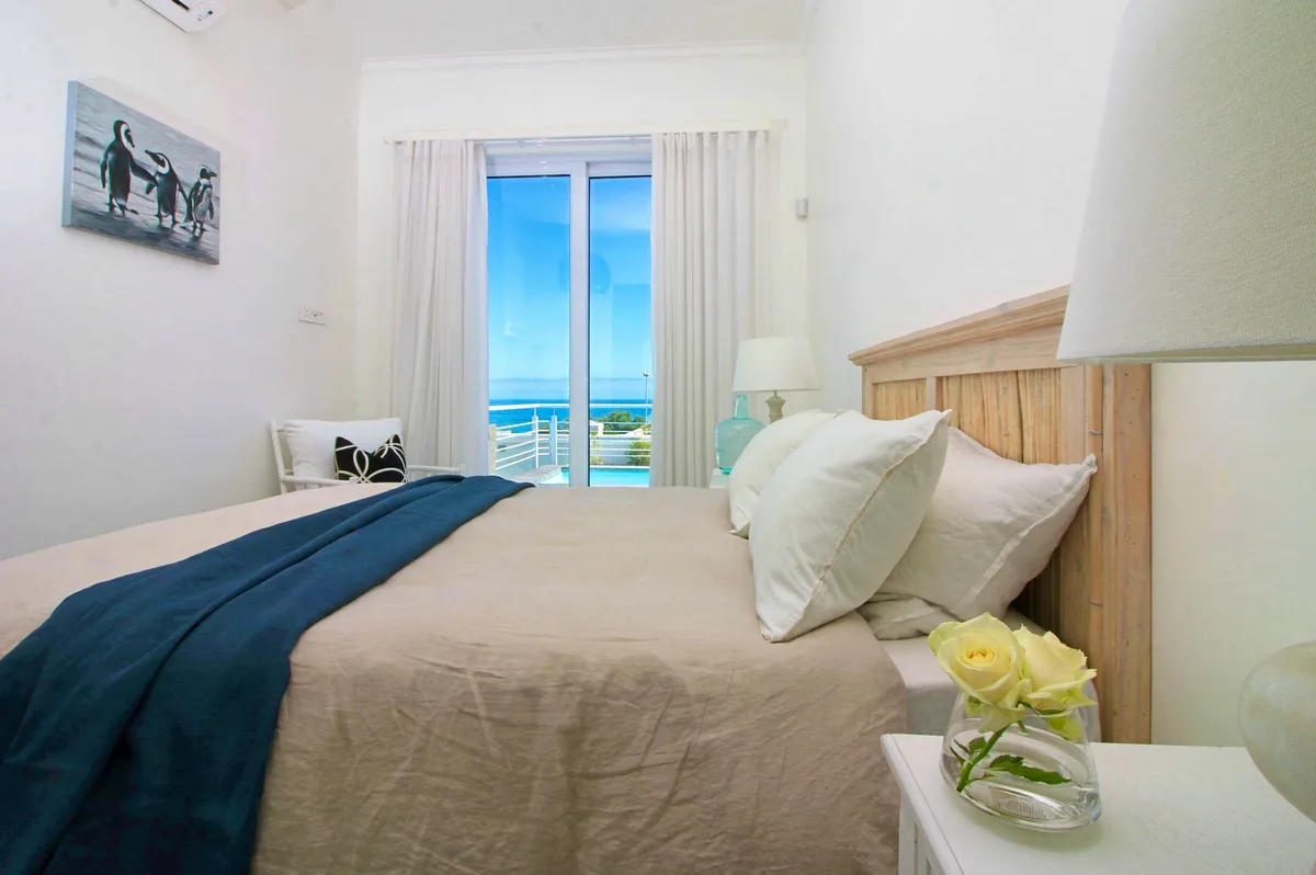 Ocean View Suite at Voëlklip Villa, Hermanus
